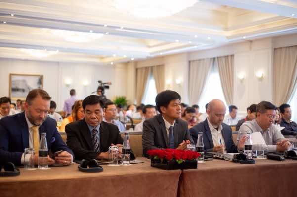 Ông Nguyễn Mạnh Hùng và các đại biểu tại Lễ công bố hợp tác